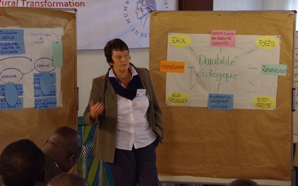 (c) Joachim E. Roettgers